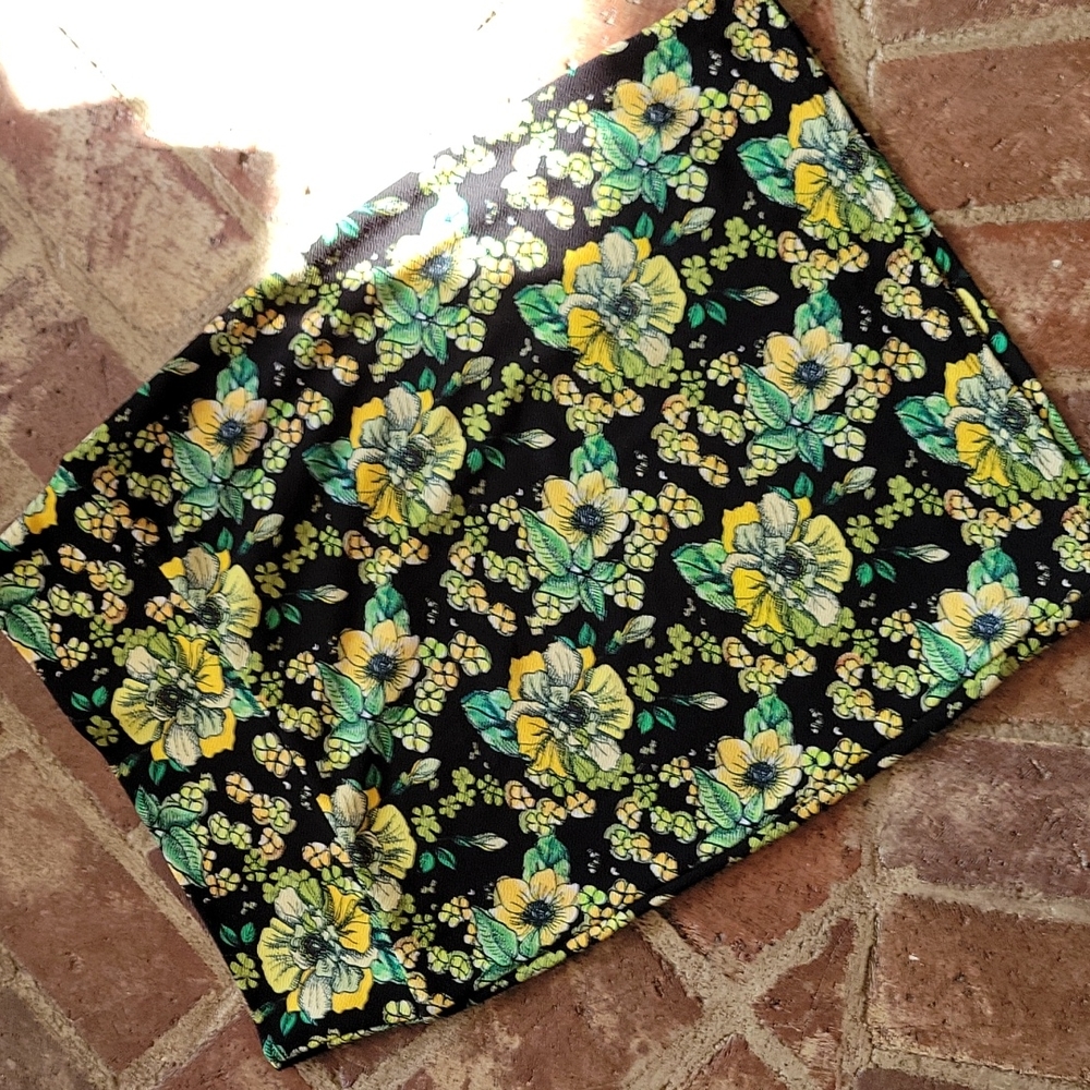 NWOT Cassie Dogwood Floral Skirt M